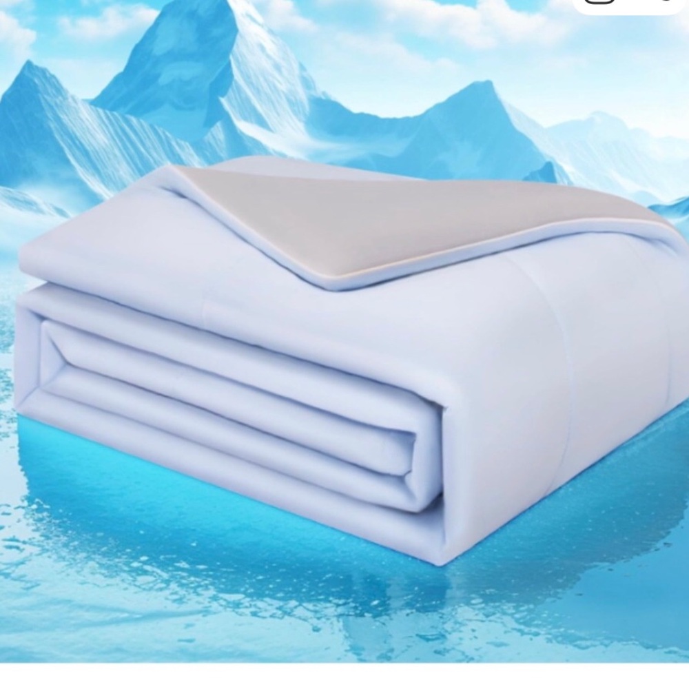 NWT Queen Double Sided Cooling Comforter